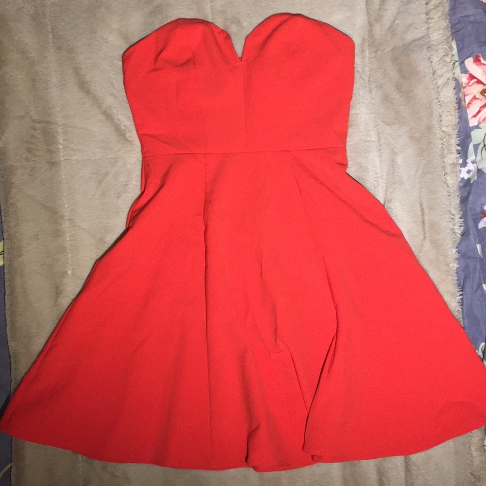 Strapless coral minidress
